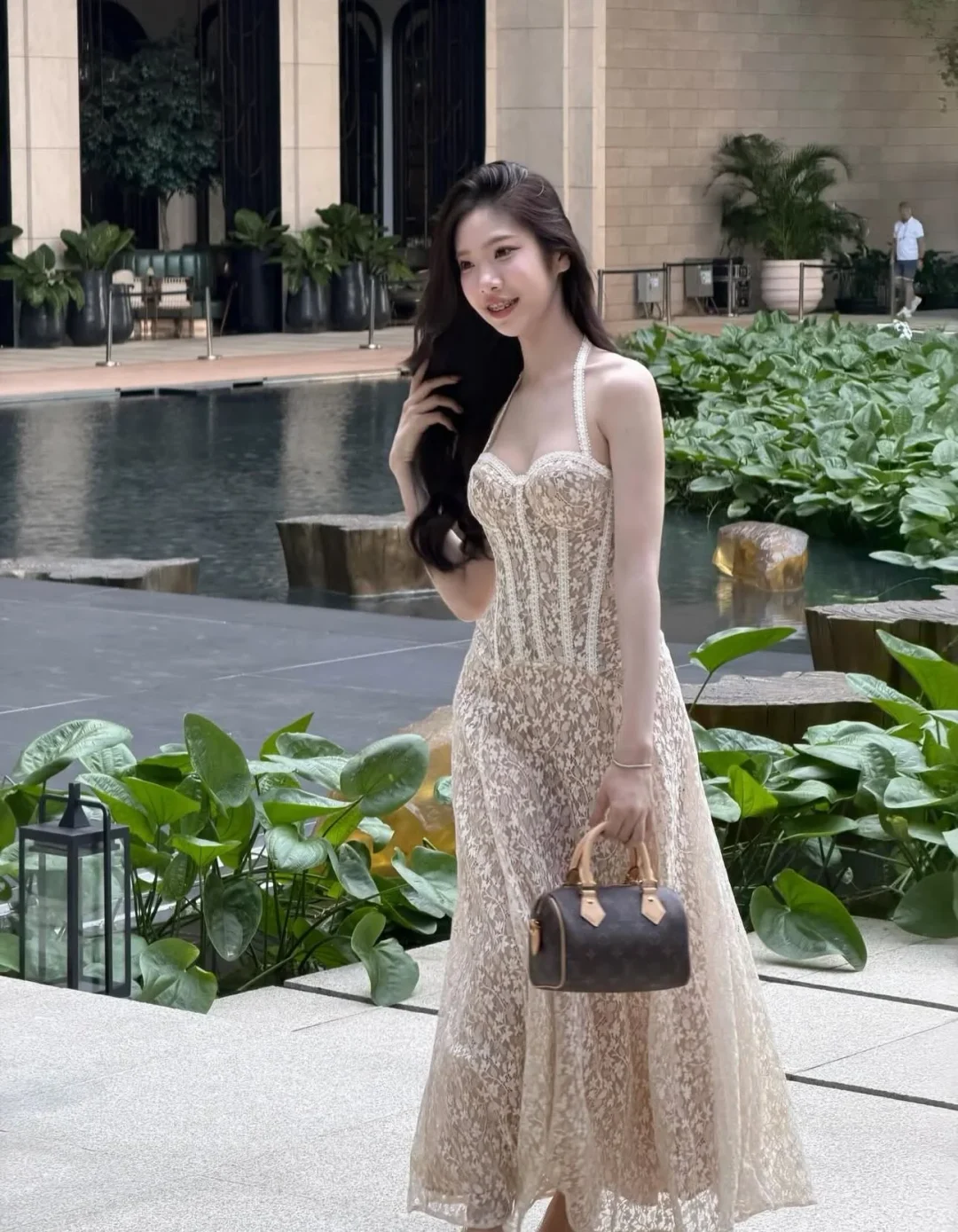 Photo 7 of Váy ren maxi corset hai dây màu kem