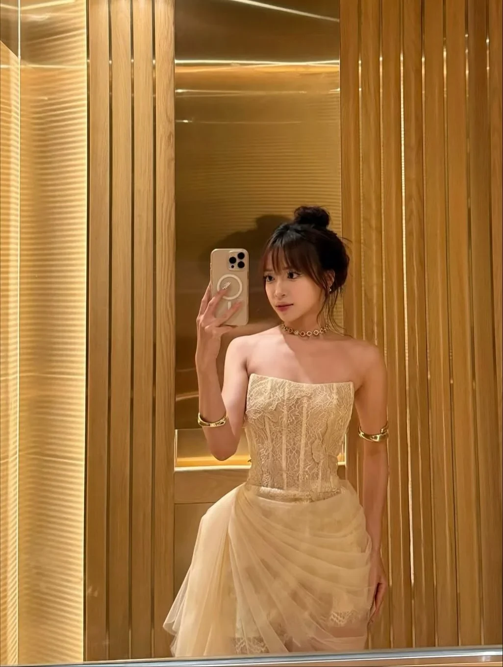Photo 6 of Đầm tiệc ren corset kem Chouchou size M