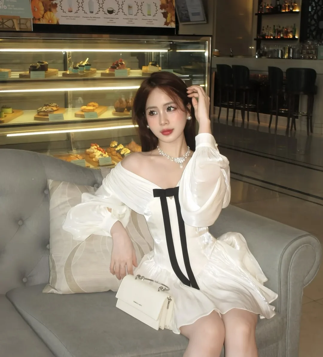 Photo 5 of Váy satin trắng ngắn tay bồng Amelie size S