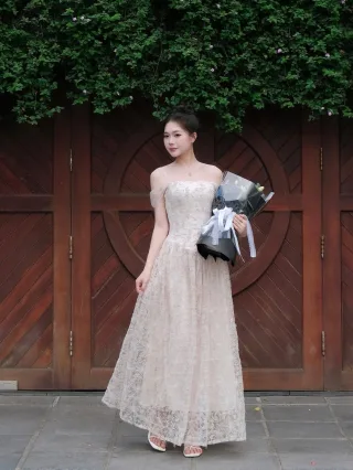 Ảnh 1 của Váy ren maxi trễ vai màu kem size S/M