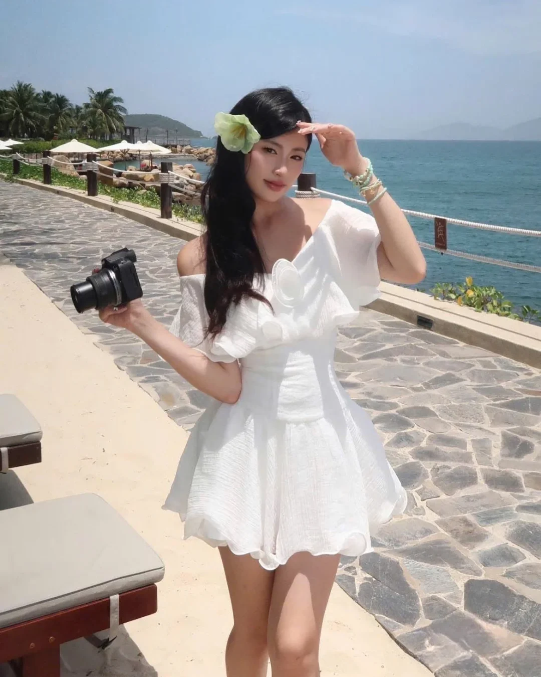 Photo 2 of Đầm trắng trễ vai bèo nhún size S M