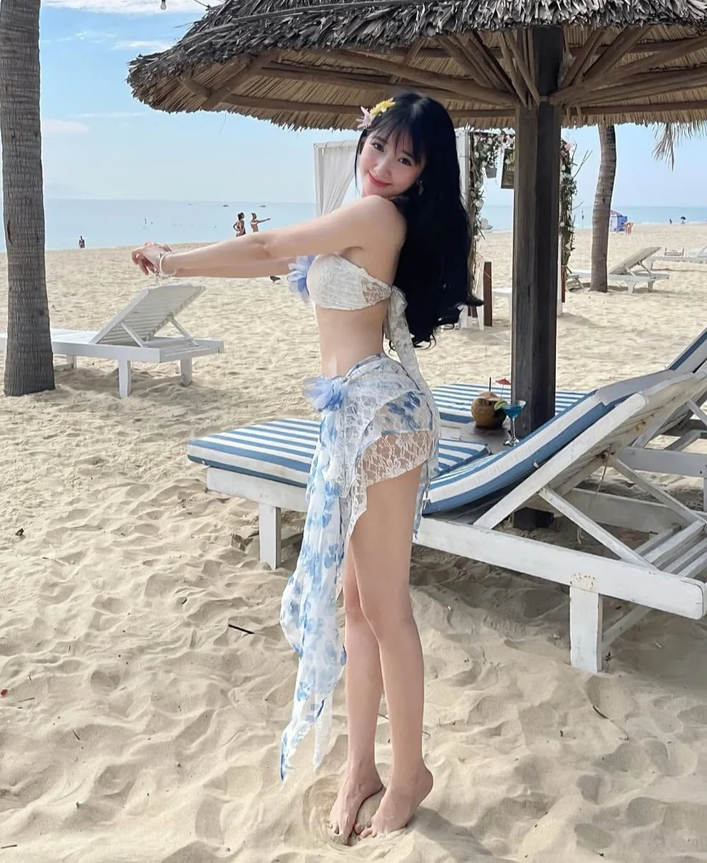 Photo 1 of Set bikini ren hoa trắng nữ