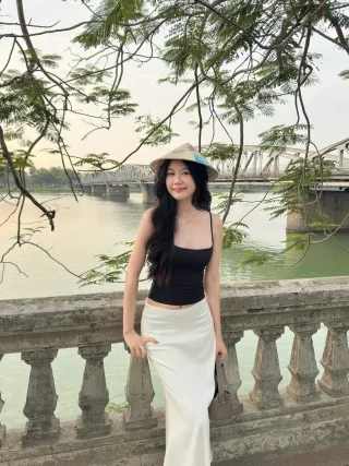 Photo 3 of Set áo hai dây đen chân váy trắng dài nữ
