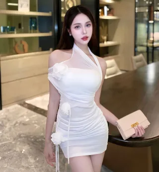 Photo 3 of Đầm trắng ngắn lệch vai nữ tính