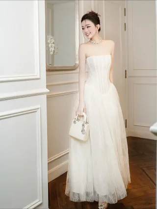 Photo 2 of Váy dạ hội trắng strapless Chouchou size S
