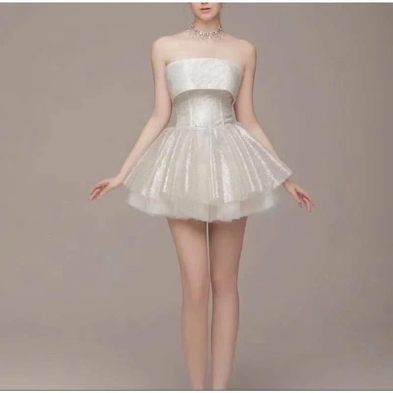 Photo 4 of Đầm cúp ngực kim tuyến trắng hottrend