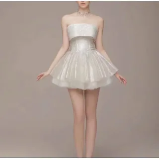 Photo 4 of Đầm cúp ngực kim tuyến trắng hottrend