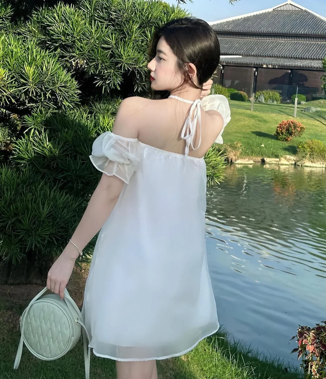 Photo 2 of Váy trắng hở vai nơ Juky dress size S
