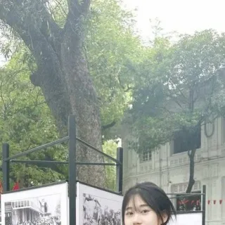 Photo 1 of Áo dài đen xanh lá nữ chụp ảnh