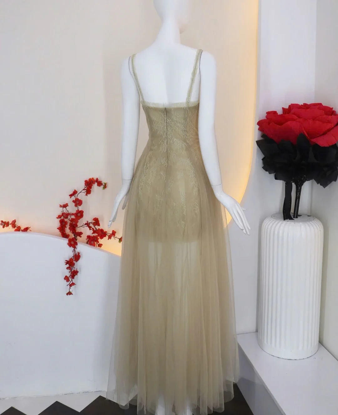 Ảnh 9 của Váy dạ hội ren dài nude size S