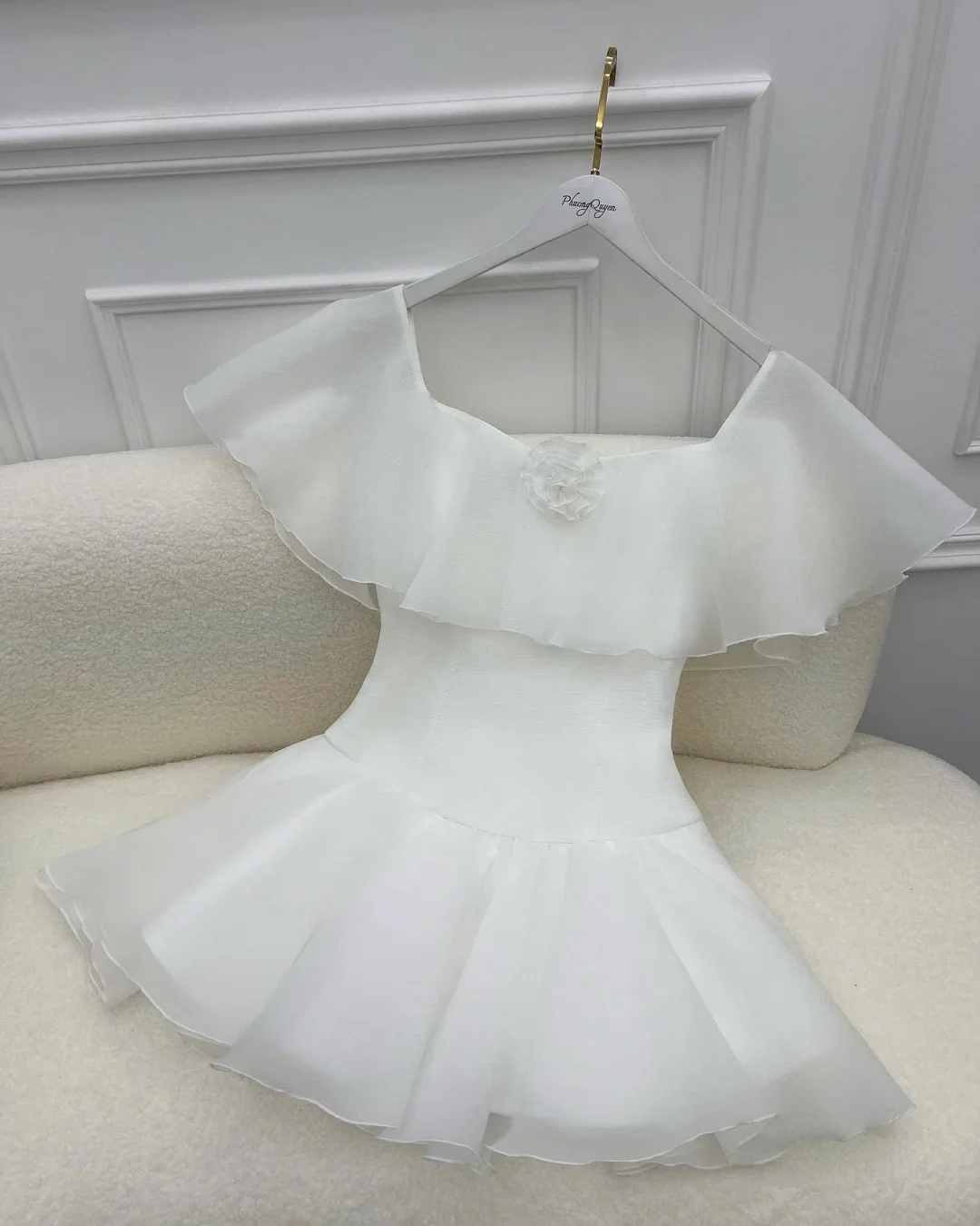Photo 6 of Đầm trắng trễ vai bèo nhún size S M