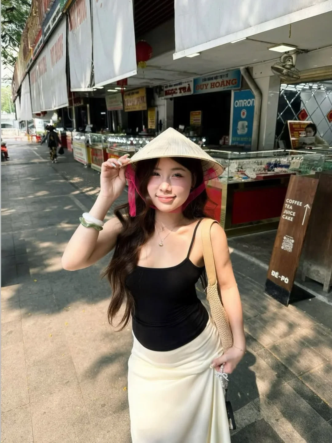 Photo 4 of Set áo hai dây đen chân váy trắng dài nữ