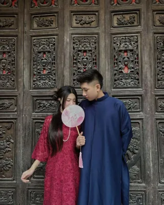 Photo 1 of Áo dài cặp đôi ren đỏ xanh truyền thống