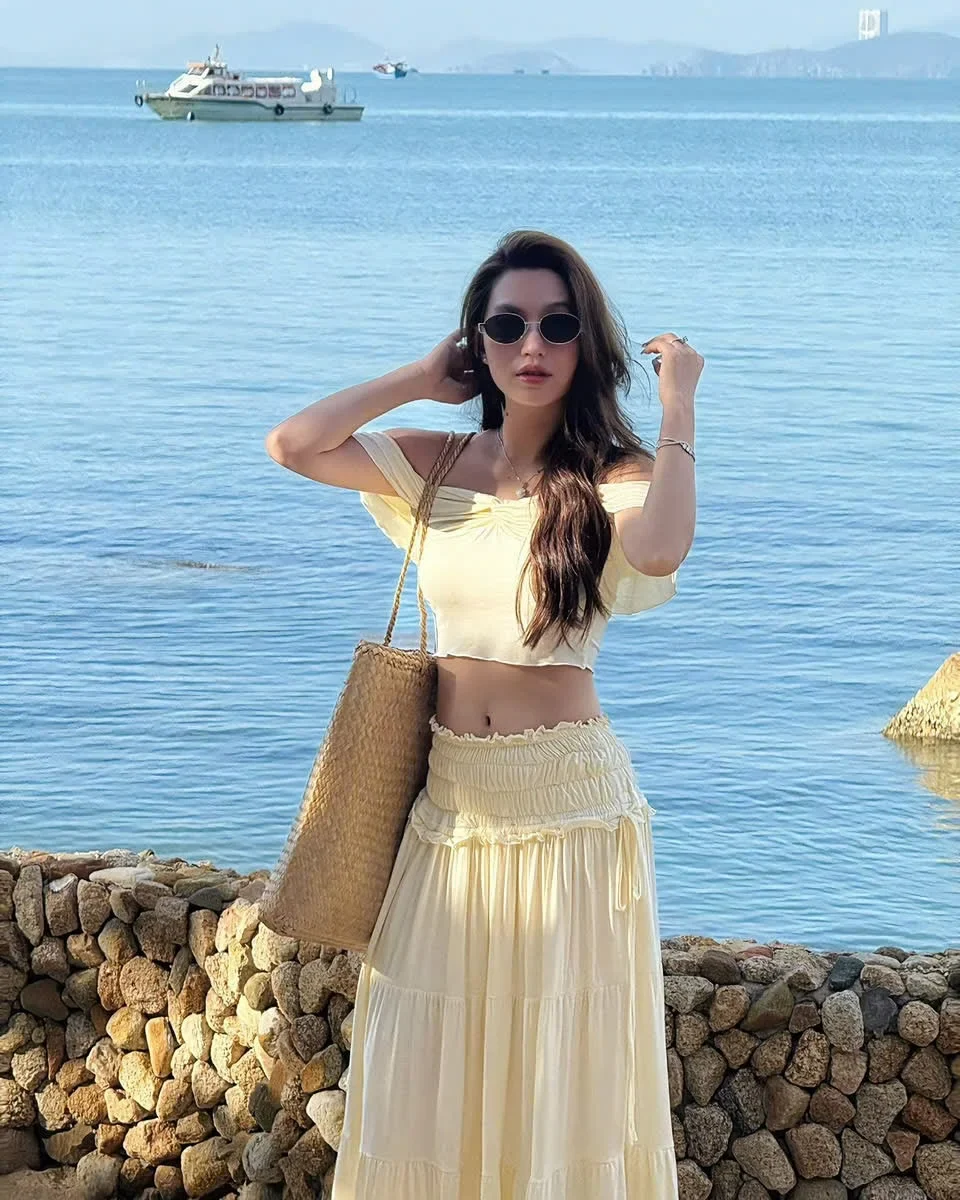 Ảnh 1 của Set croptop trễ vai váy maxi vàng boho nữ