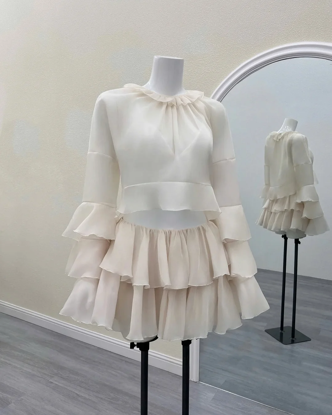 Ảnh 6 của Set croptop váy mini voan trắng nữ