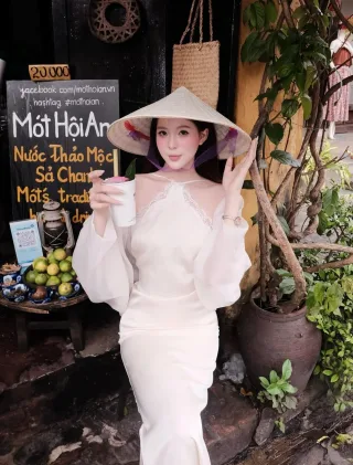 Photo 3 of Váy dài lụa kem nữ thanh lịch