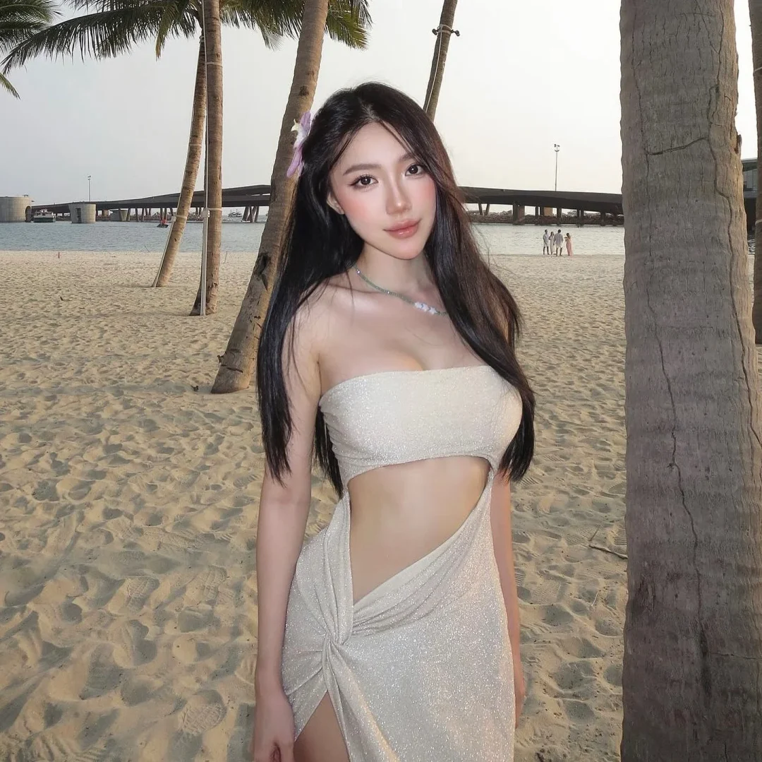 Ảnh 3 của Đầm maxi kim sa trắng kem cut-out eo