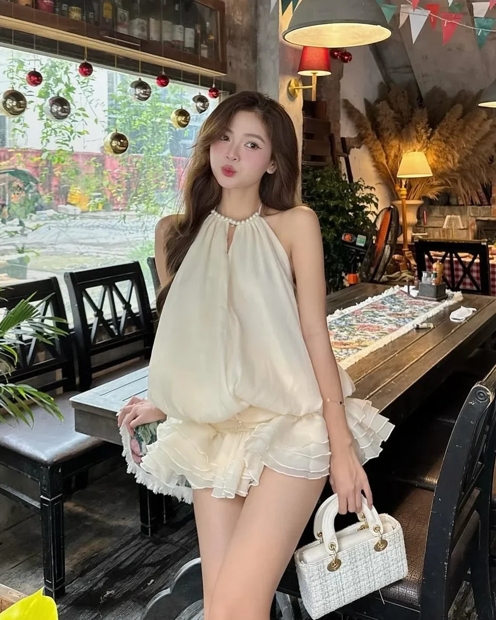 Photo 3 of Set áo yếm váy bèo nhún trắng kem nữ