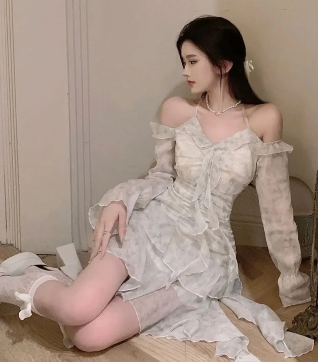 Ảnh 2 của Váy trắng bèo nhún vai trần Melly size M