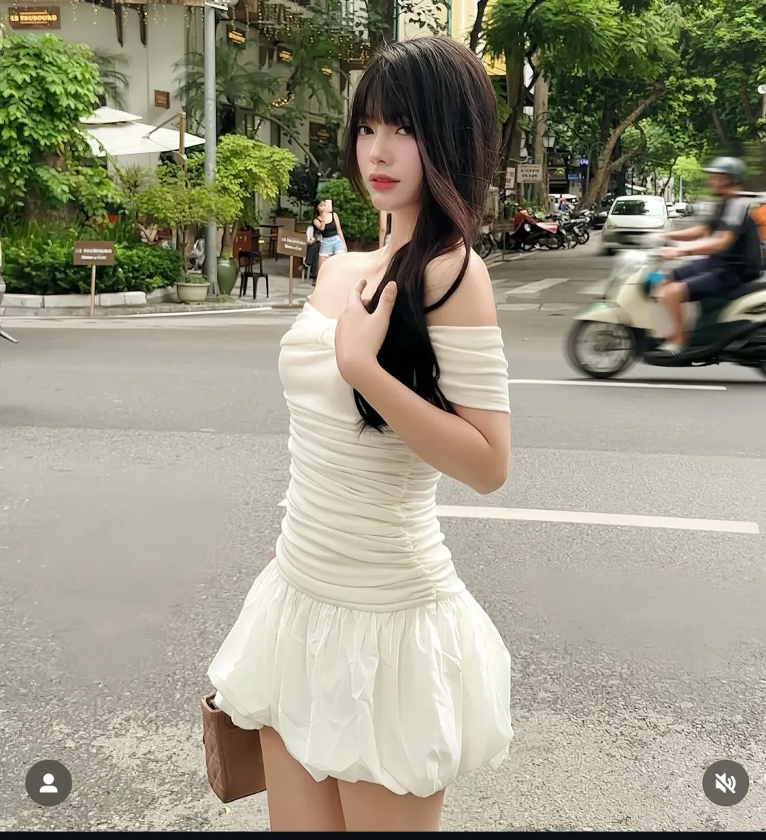 Ảnh 1 của Đầm trắng trễ vai xếp nhún nữ