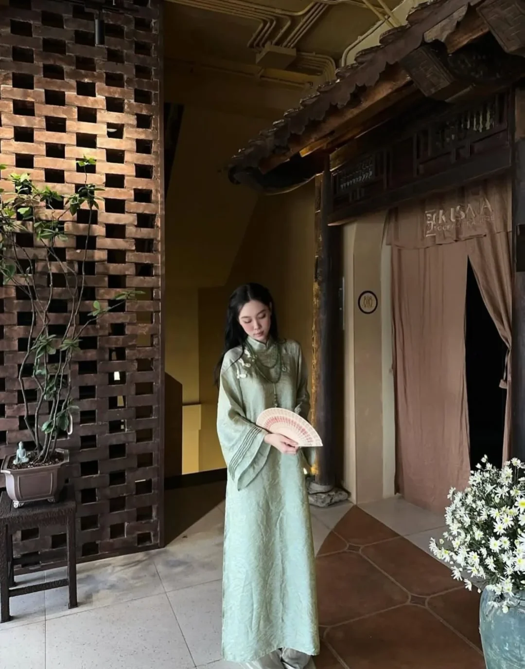 Ảnh 2 của Áo dài nữ lụa xanh thêu hoa truyền thống