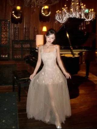 Photo 1 of Váy tiệc voan ren be nhạt Chouchou size S
