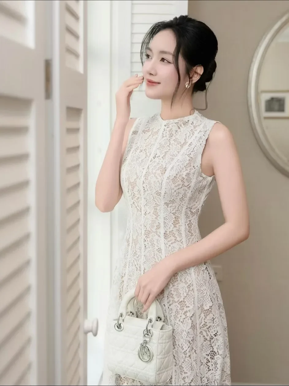 Photo 3 of Váy ren trắng midi không tay nữ