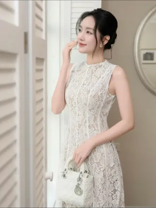 Photo 3 of Váy ren trắng midi không tay nữ