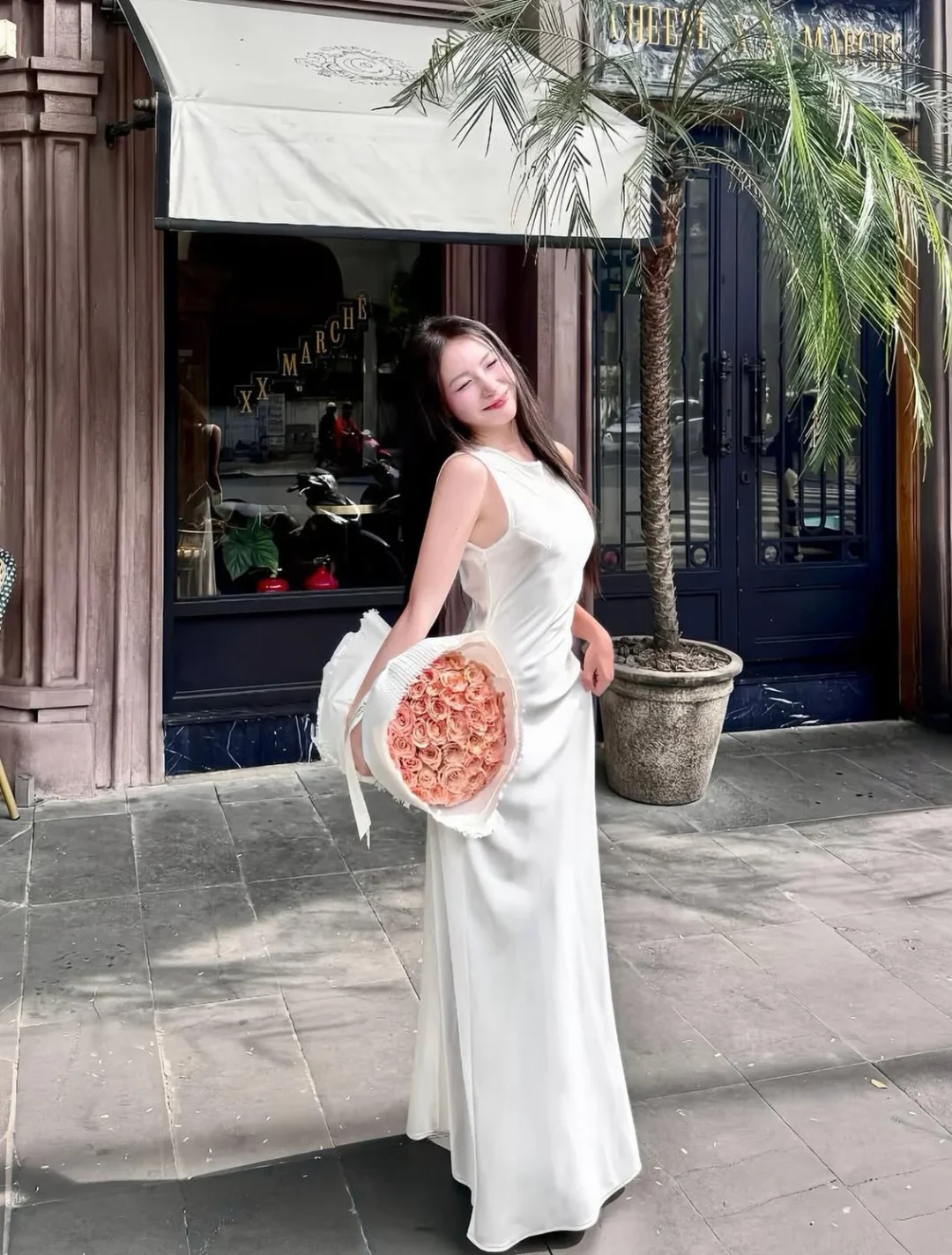 Photo 1 of Đầm dạ hội trắng lụa dài nữ size S