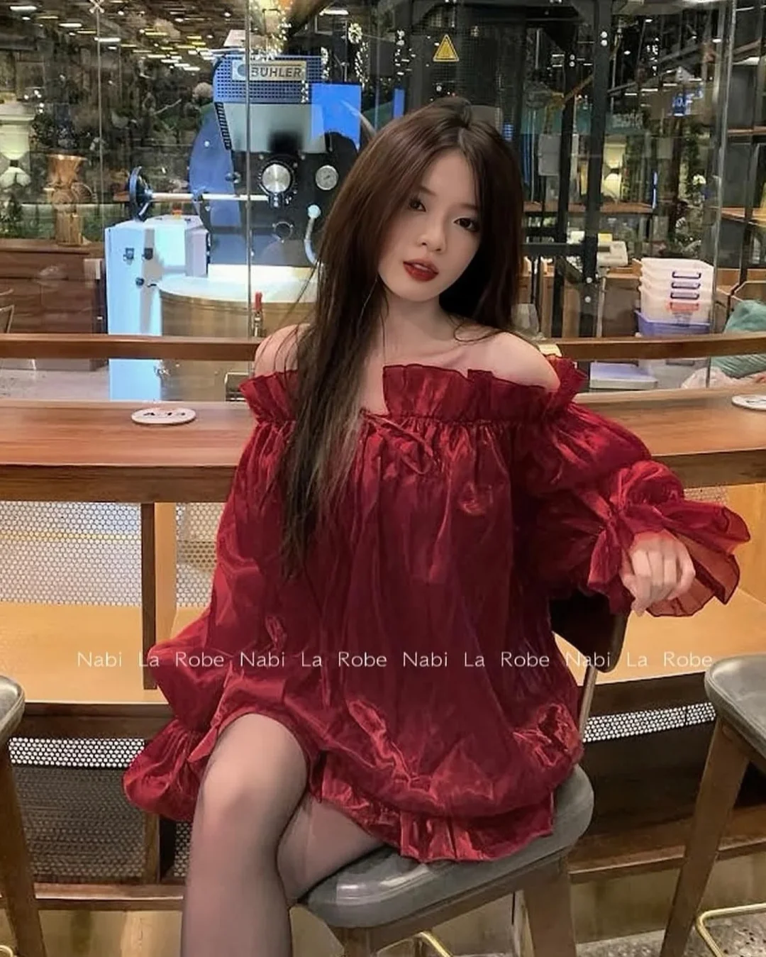 Ảnh 1 của Đầm trễ vai đỏ nhún bèo Nabi La Robe