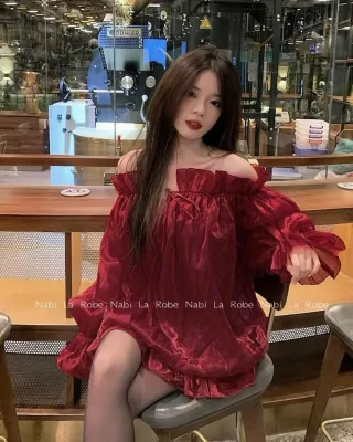 Ảnh 1 của Đầm trễ vai đỏ nhún bèo Nabi La Robe
