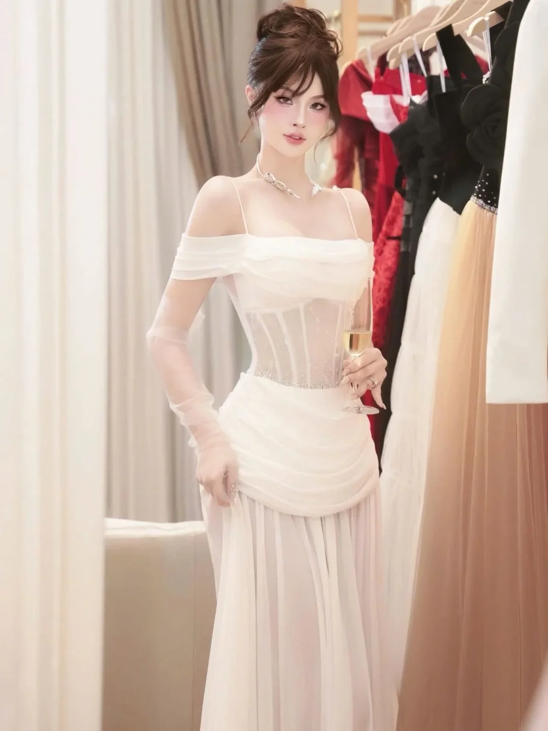 Photo 4 of Đầm dạ hội trắng corset size M