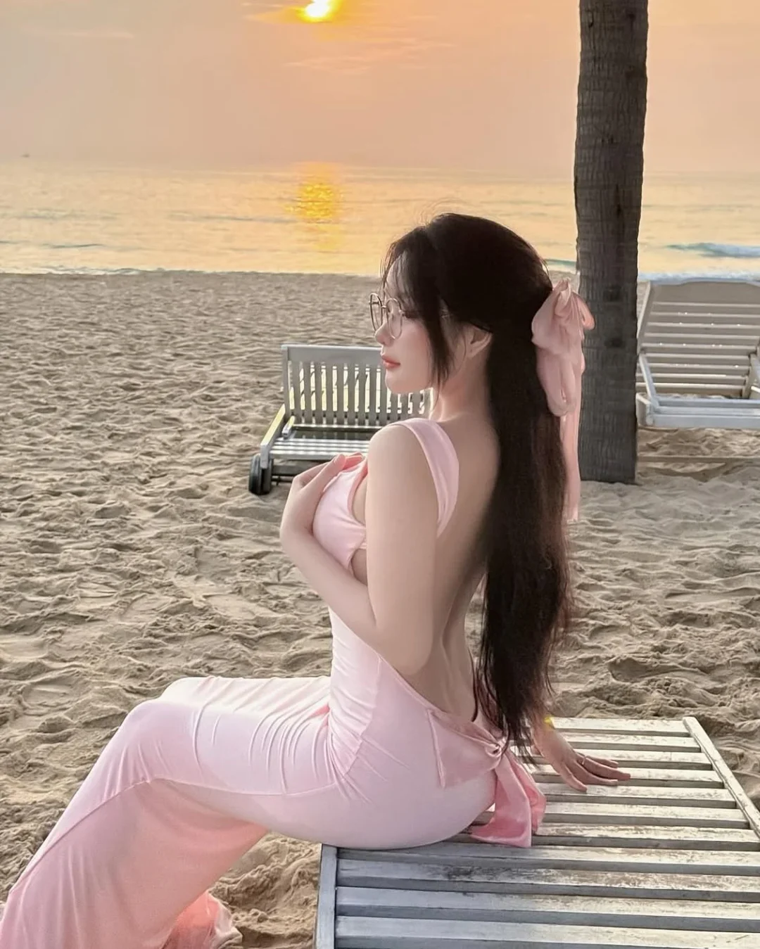 Photo 2 of Váy dài hở lưng hồng pastel bodycon