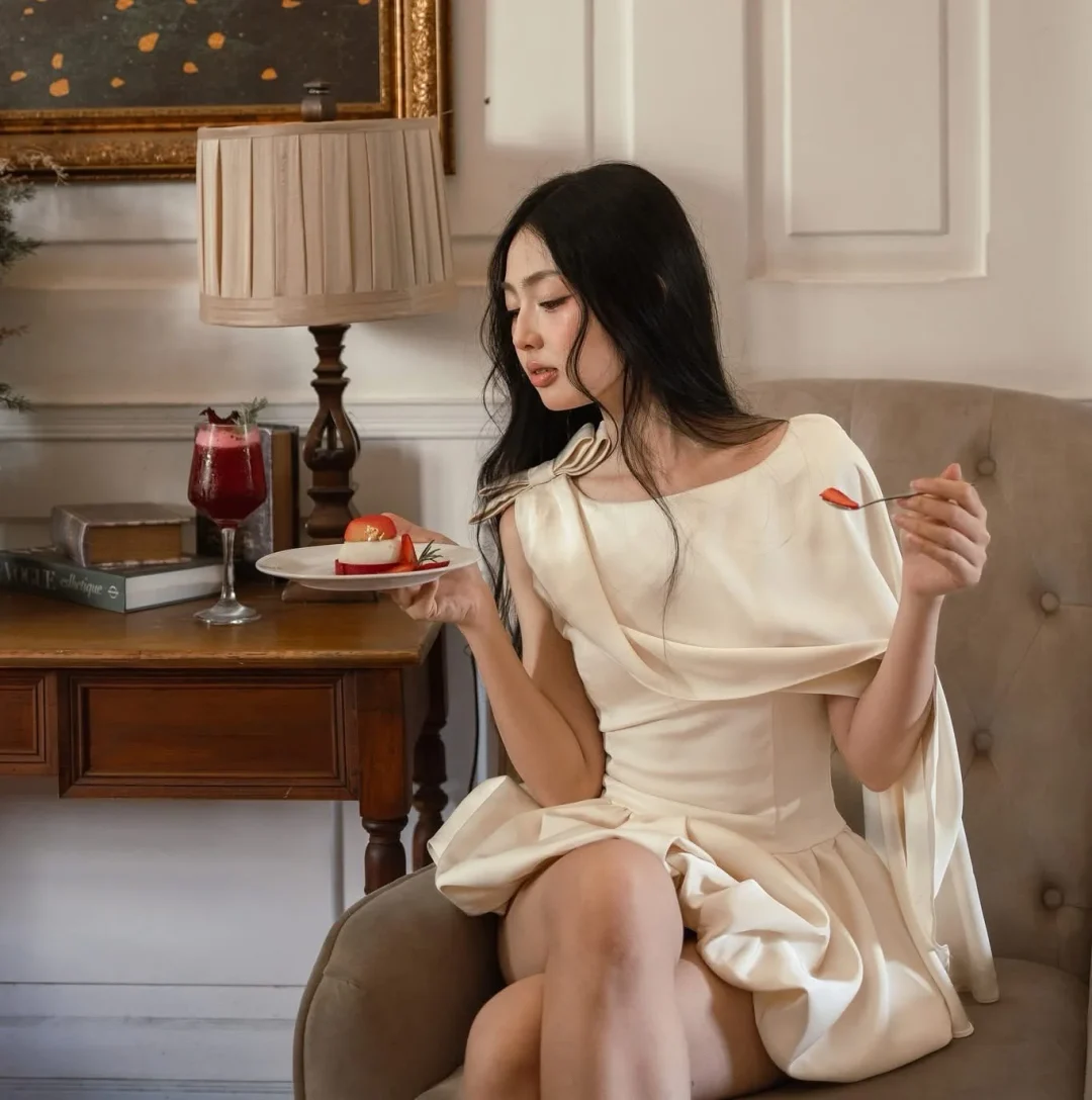 Ảnh 6 của Váy liền quần satin kem size M nữ