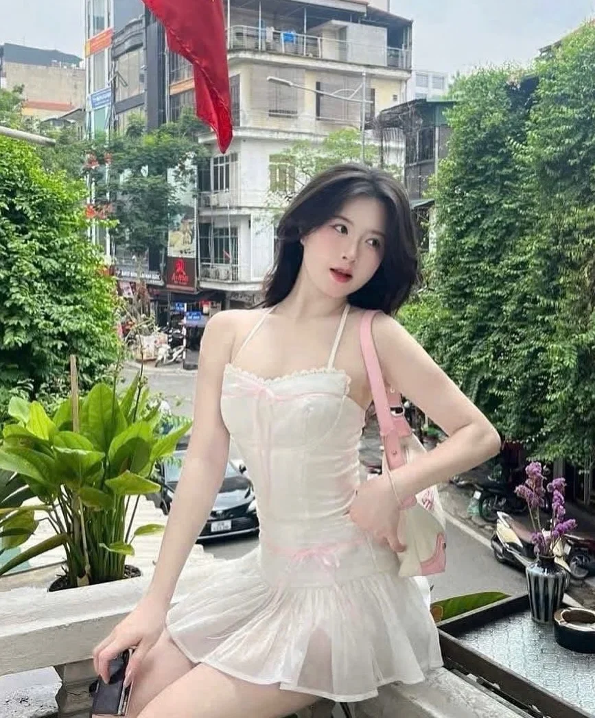 Ảnh 4 của Set croptop chân váy trắng nơ hồng size M