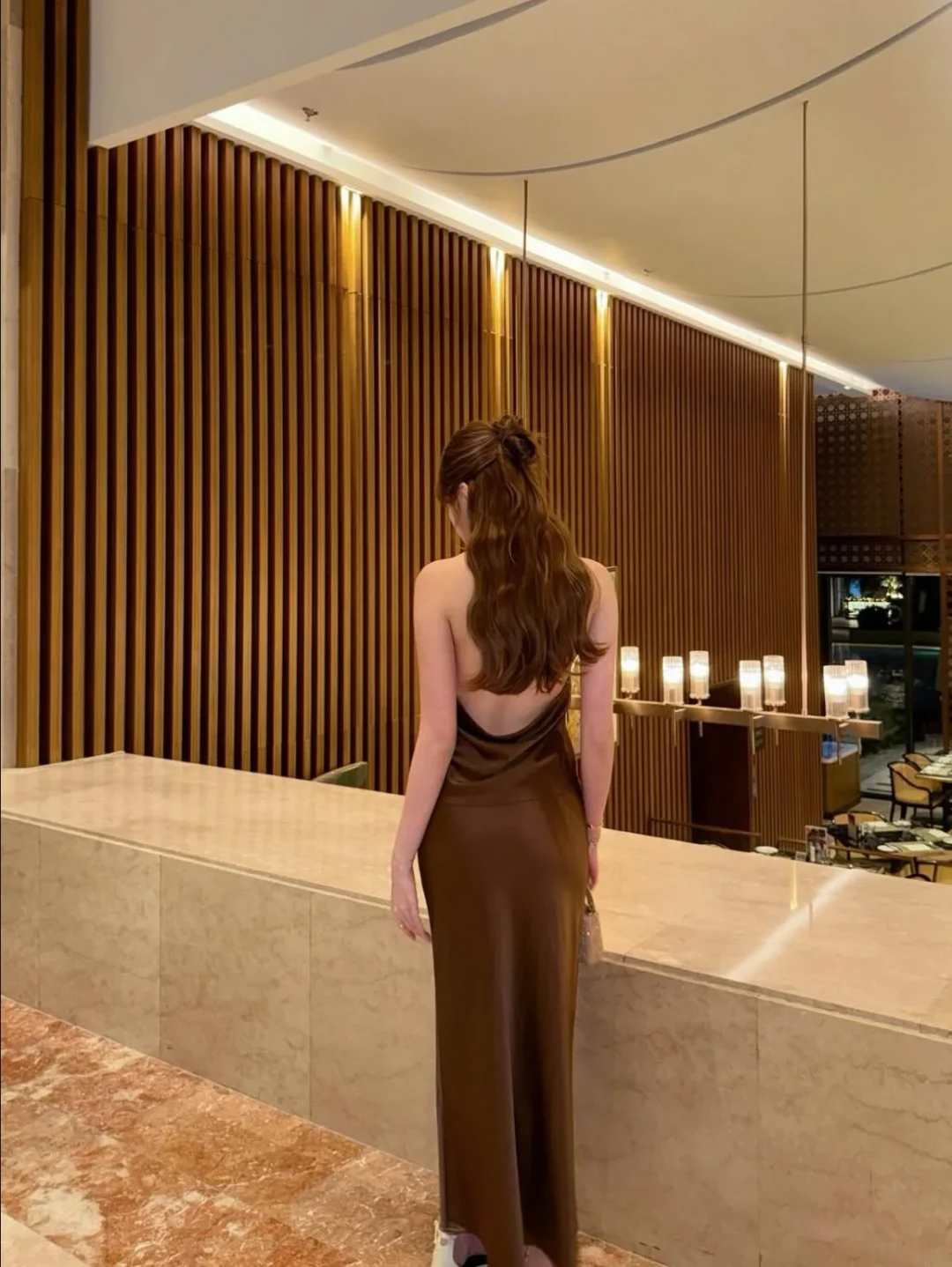 Ảnh 6 của Đầm lụa nâu hở lưng nữ
