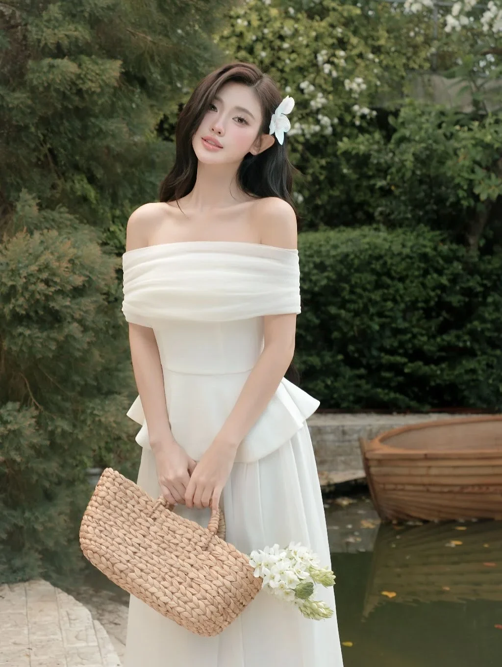 Ảnh 2 của Váy maxi trắng trễ vai nữ tính