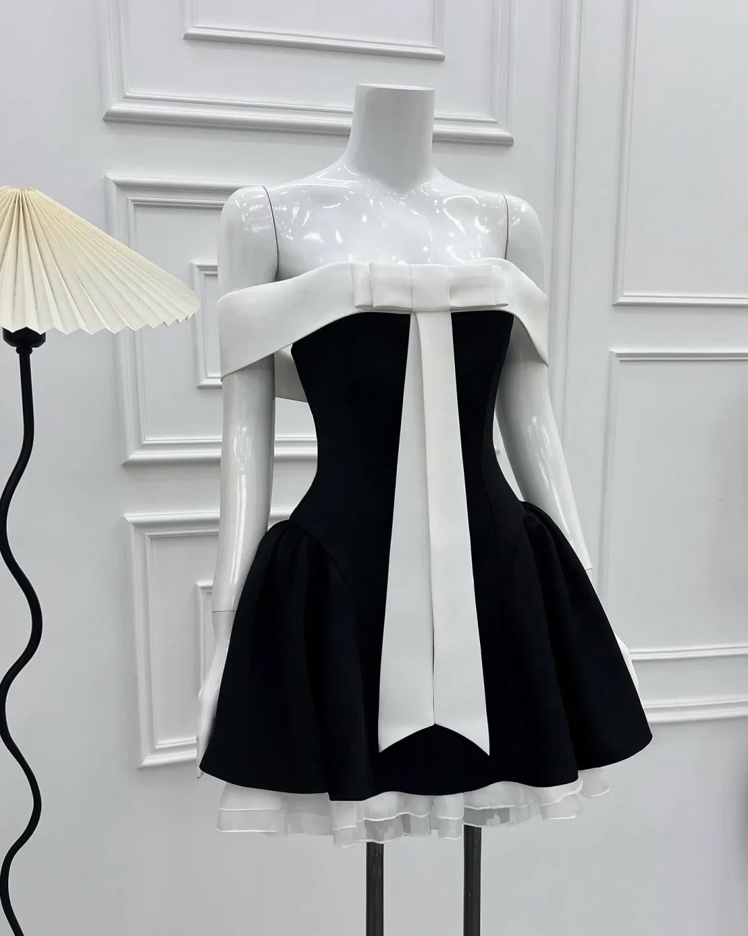 Ảnh 6 của Váy đen trễ vai nơ trắng nữ tính