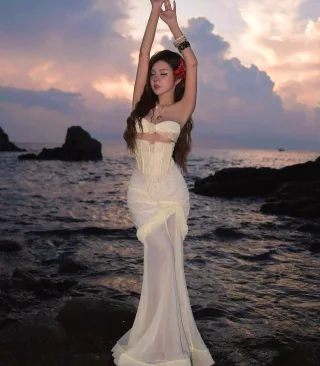 Photo 2 of Đầm corset trắng mermaid sang trọng