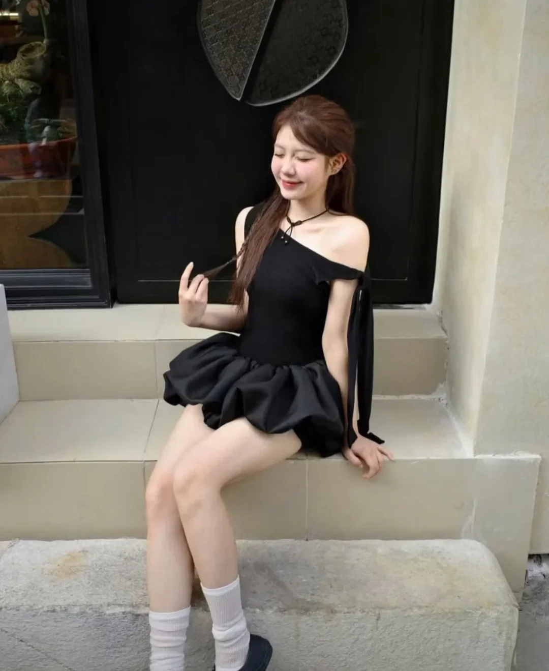 Ảnh 5 của Đầm đen một vai bong bóng nữ