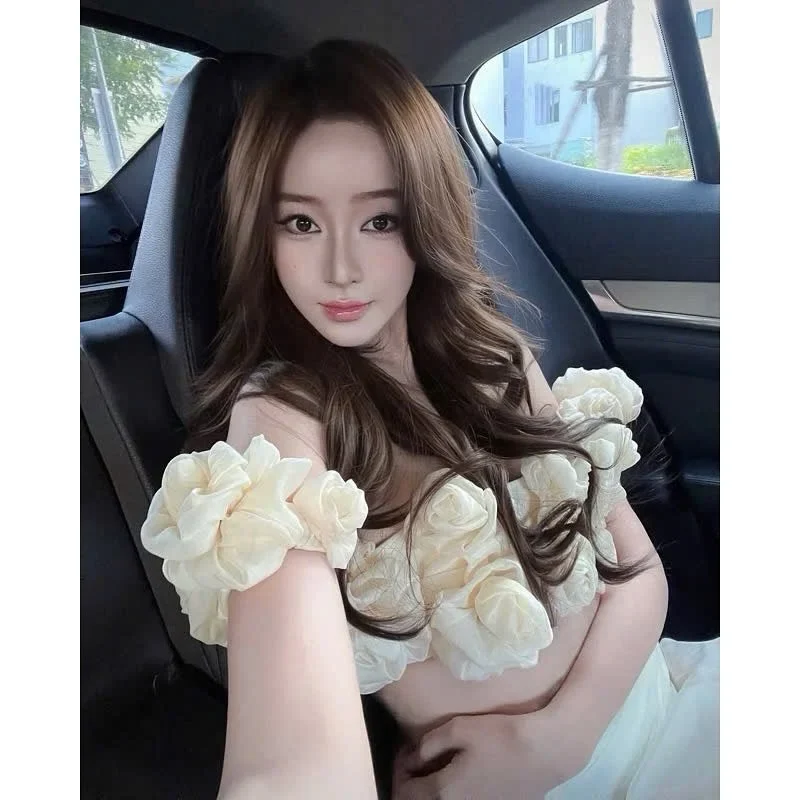 Ảnh 1 của Áo crop hoa nổi vai trần màu kem