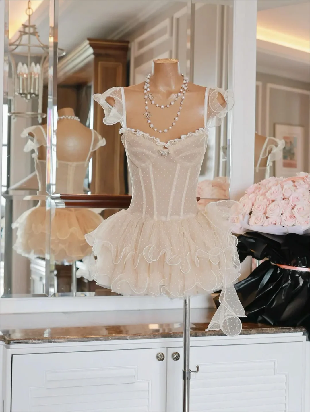 Ảnh 6 của Váy ngắn voan chấm bi be size S