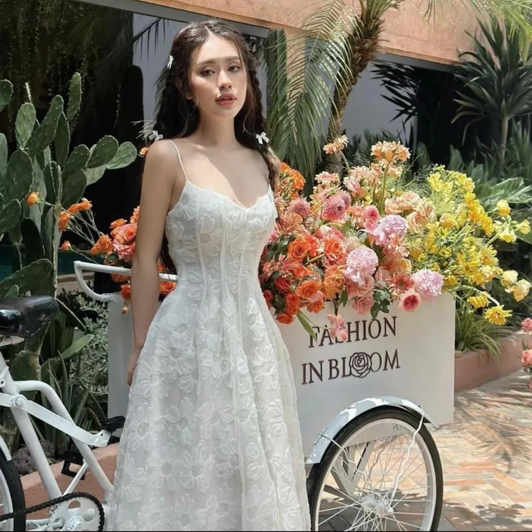Photo 2 of Đầm ren trắng Muse hai dây dài