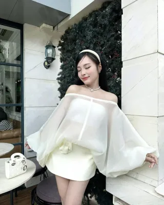 Ảnh 4 của Set áo trễ vai váy mini trắng nữ