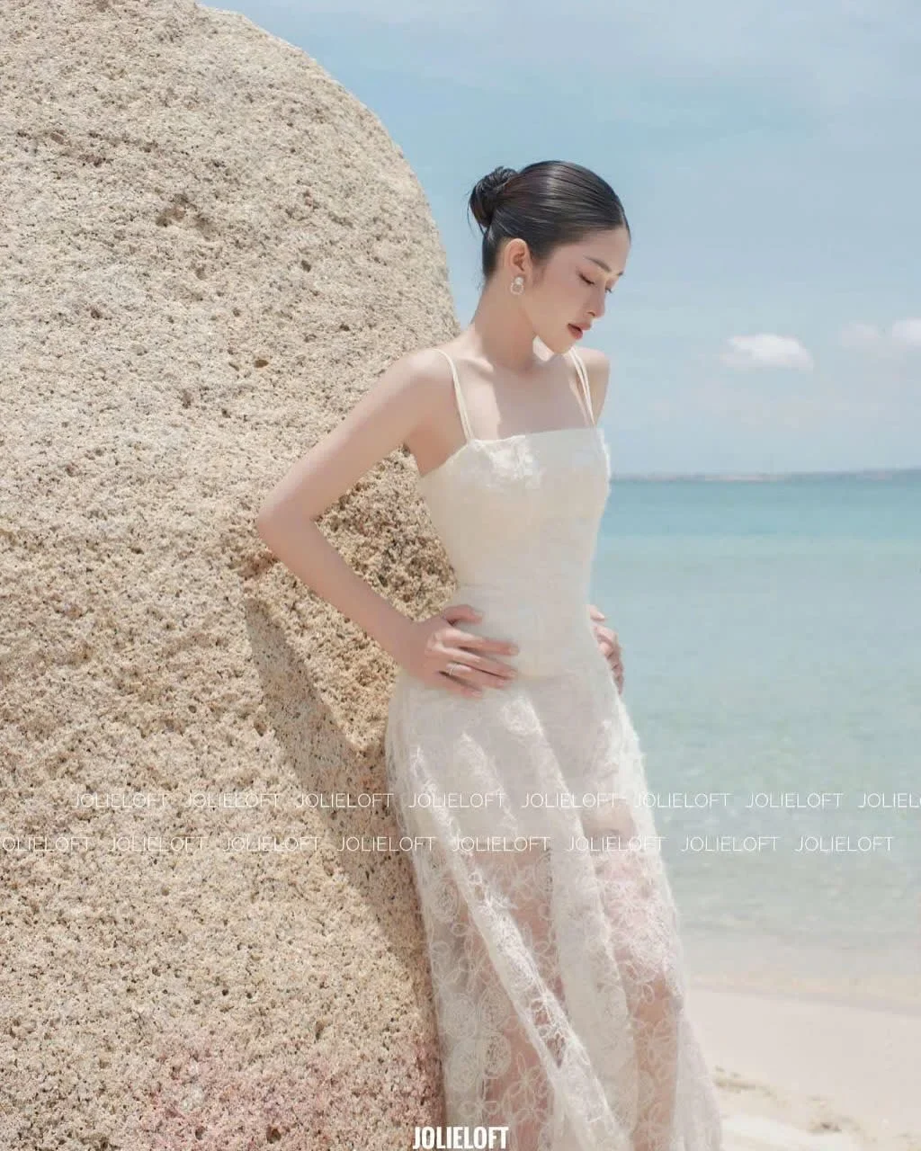 Photo 2 of Váy maxi ren trắng nữ tính cho thuê