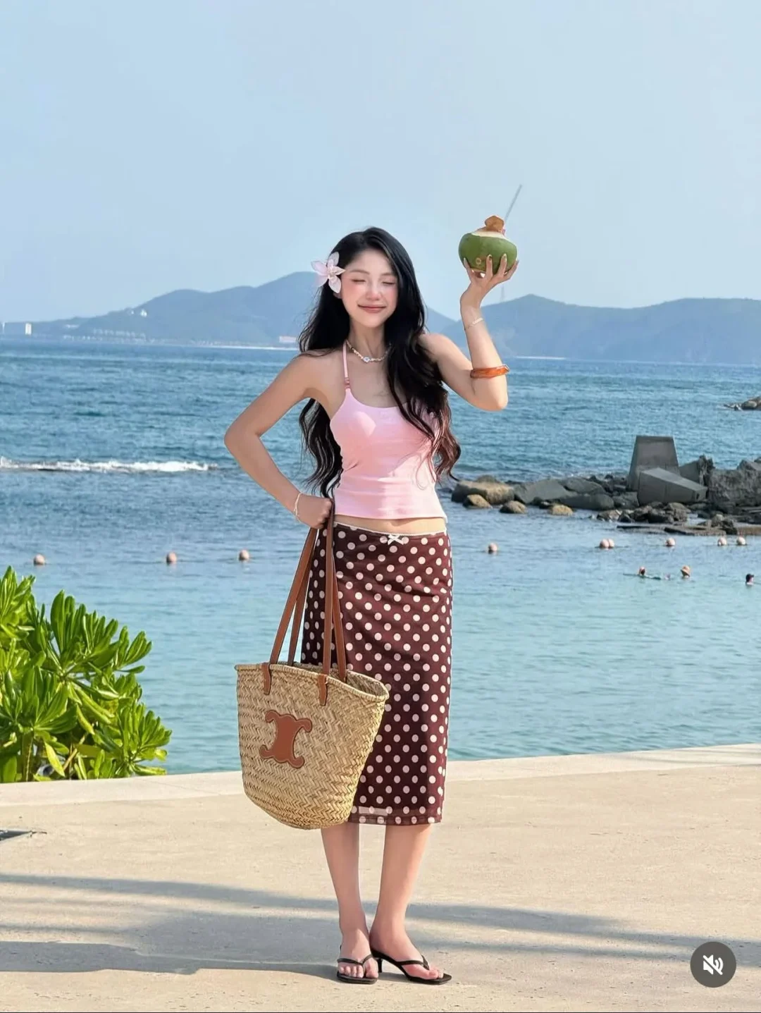 Ảnh 5 của Set áo hai dây hồng và váy chấm bi nâu nữ