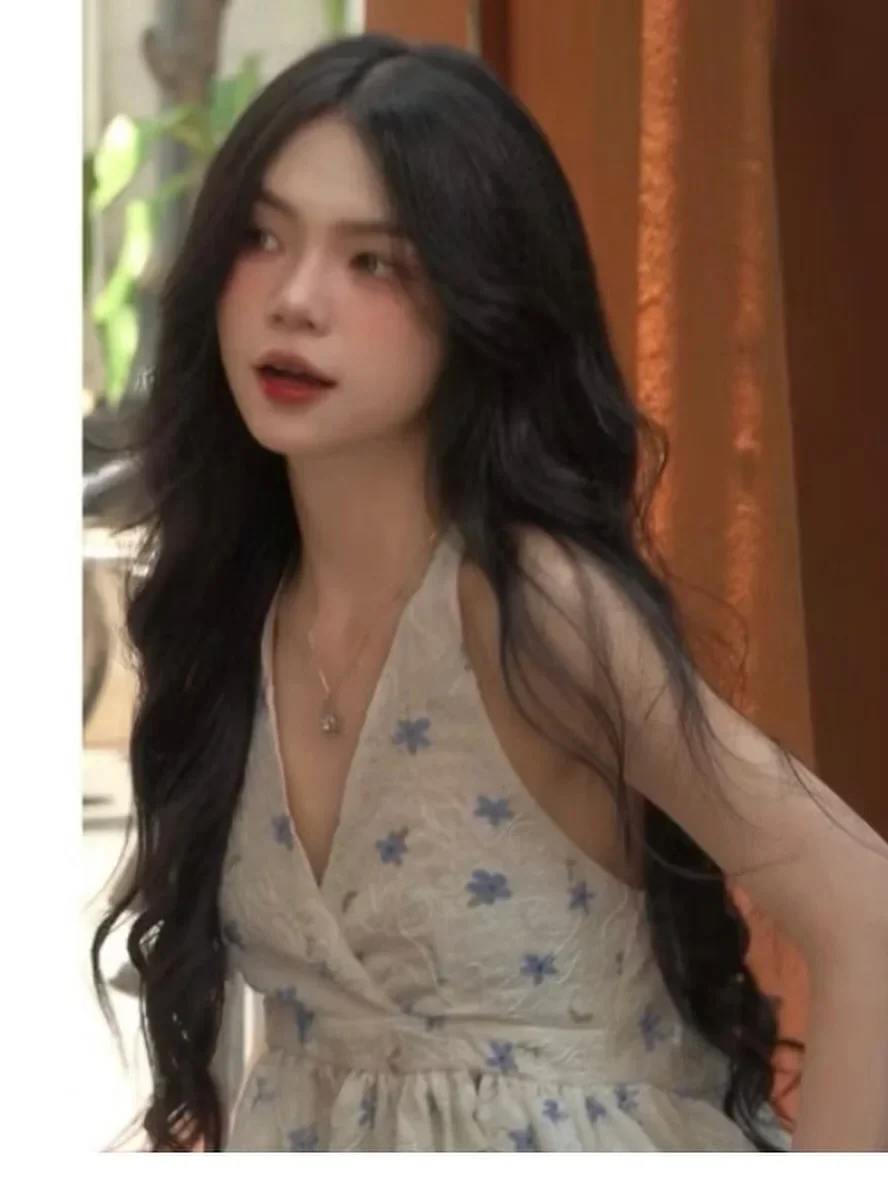 Ảnh 2 của Váy maxi hoa thêu trắng kem nữ tính