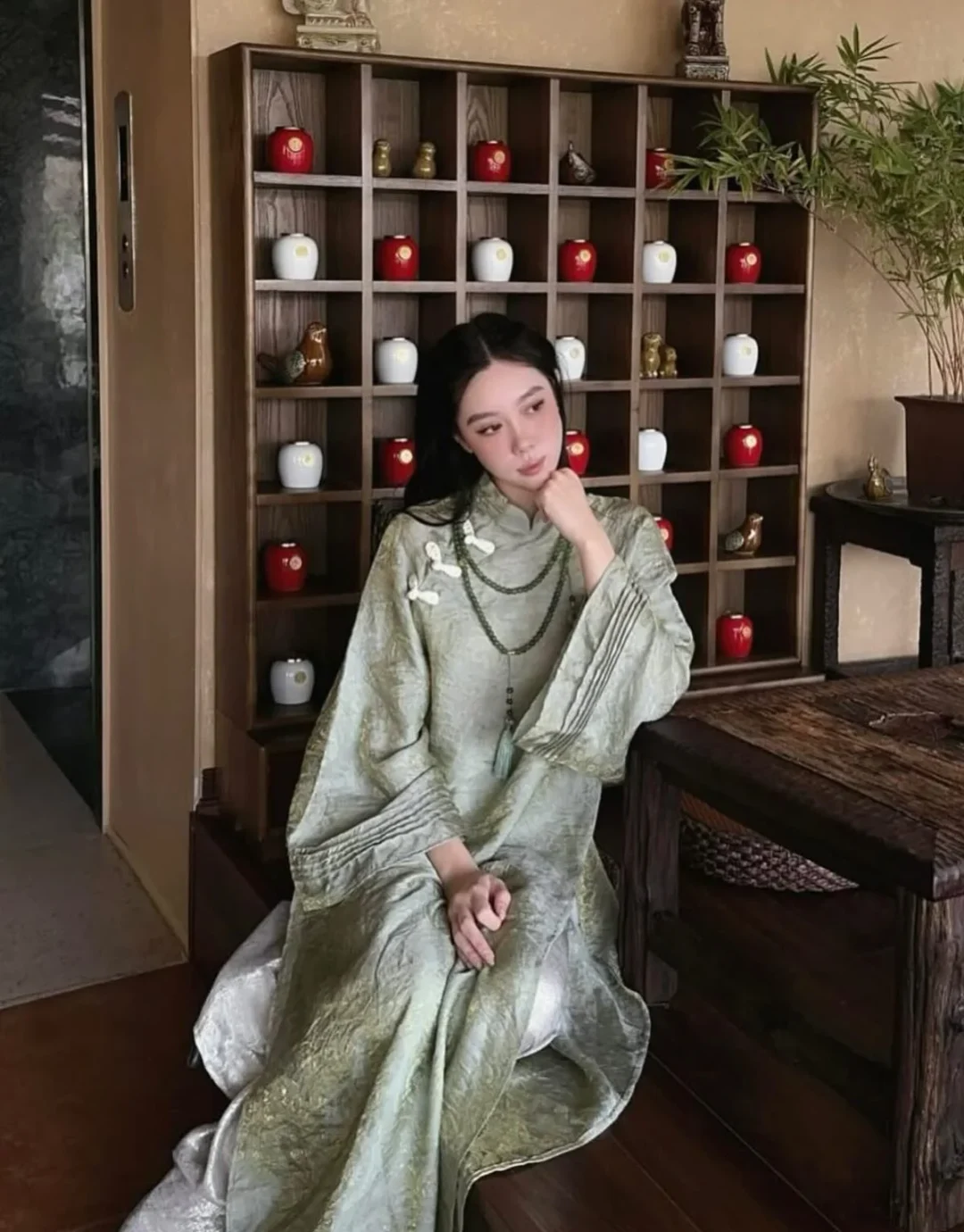 Ảnh 4 của Áo dài nữ lụa xanh thêu hoa truyền thống