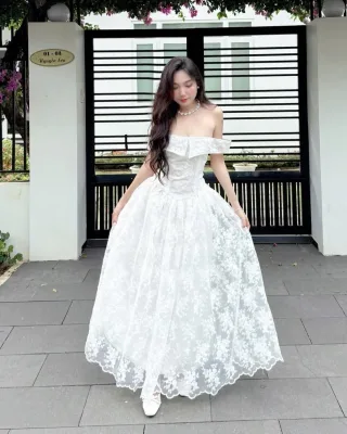 Ảnh 1 của Váy cưới trắng trễ vai ren bồng bềnh