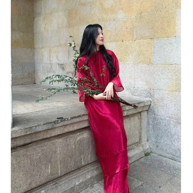 Photo 3 of Áo dài đỏ lụa truyền thống nữ